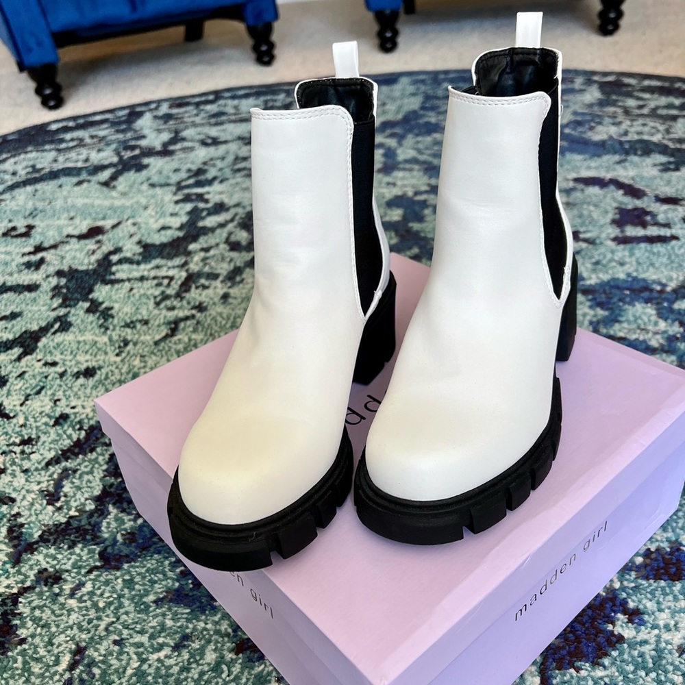 NWT madden girl platform boots, 8.5